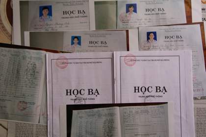 Buộc thôi việc cô giáo làm giả học bạ cho học sinh